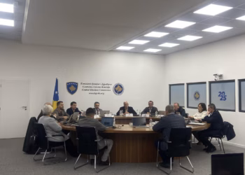 Shqetësimet se mund të ketë mungesë të rrymës në ditën e zgjedhjeve, KQZ: Në çdo qendër do të operoj një zyrtar i KEDS-it