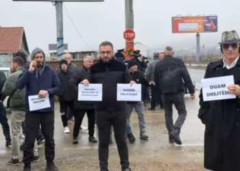 ​“Lufta” për të drejtën e rrugës, protestojnë banorët e fshatit Prugoc dhe Barilevë