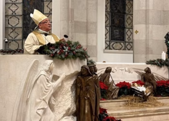 Krishtlindja shënohet me mesazhe paqeje dhe përgjegjësie shoqërore