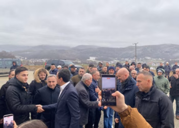 Ndarja e shtesave prej 100 eurove – Kurti: Çdo herë para vitit të ri ne i gëzojmë të moshuarit dhe fëmijët