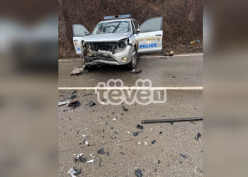 Aksident i rëndë në afërsi të Zveçanit – Përfshihet vetura e policisë, lëndohen pesë persona