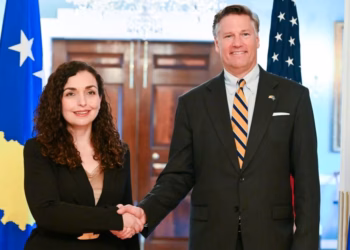 Osmani takohet me Landau: Në fokus dialogu Kosovë-Serbi dhe forcimi i partneritetit dypalësh