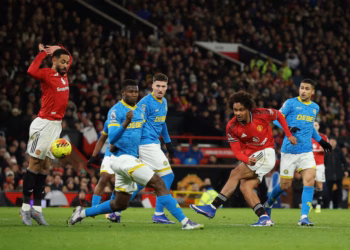 Manchester United lëshon pikë edhe ndaj skuadrës së fundit në tabelë