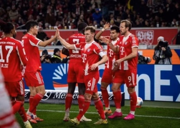 Hetrik i Harry Kane, Bayerni e dominon Stuttgartin