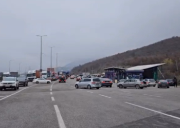 Fluks i lartë automjetesh edhe në kufirin Shqipëri-Kosovë