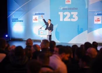 Abdixhiku në Suharekë prezanton zotimet e LDK-së për paga, pensione dhe investime