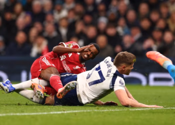 Isak ka thyer këmbën, mund të humbasë sezonin