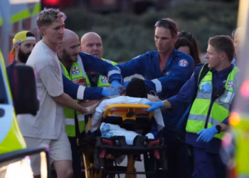 Të paktën nëntë persona të vrarë nga të shtënat me armë në një plazh të Australisë