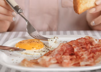 Si lidhet ngrënia e proshutës me kancerin