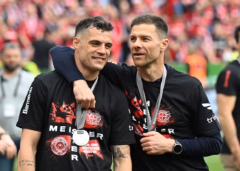 Granit Xhaka i del në ‘mbrojtje’ Xabi Alonsos