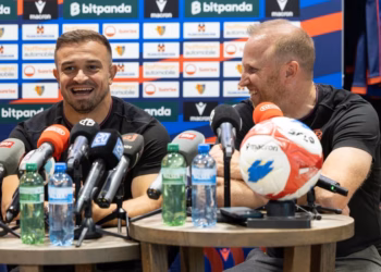 Trajneri i Baselit i del në mbështetje Shaqirit