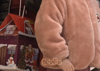 Atmosferë festive në Onkologji – fëmijët pranojnë dhurata në prag të vitit të ri