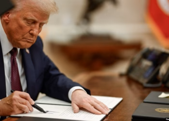 Trump kufizon hyrjen në SHBA edhe për shtetasit e pesë vendeve të tjera