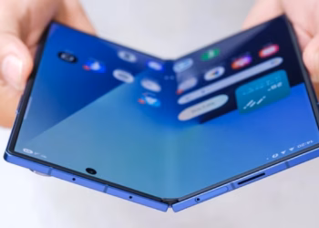 Samsung përgatit telefon të palosshëm me ekran të gjerë për vitin e ardhshëm