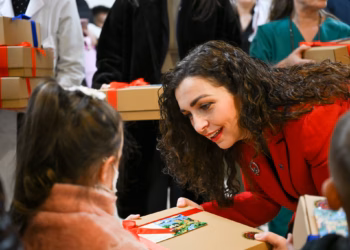 Osmani viziton repartin e hemato-onkologjisë, uron shëndet dhe shërim për fëmijët