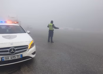 Policia e Shqipërisë apelon për kujdes në Rrugën e Kombit për shkak të mjegullës