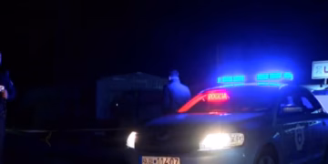 Vdekja e dy personave brenda viles në Pejë, Prokuroria: Janë siguruar prova e identifikuar dëshmitarë