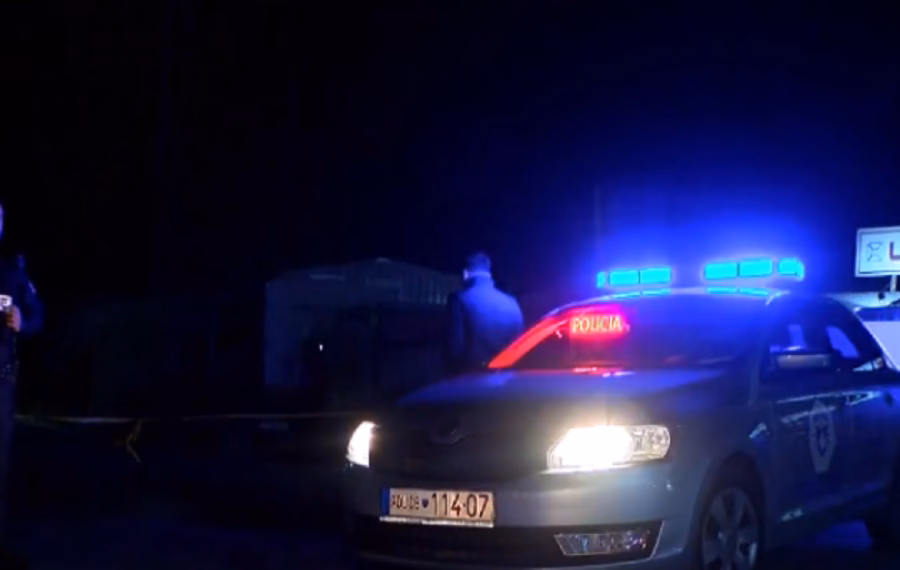 Vdekja e dy personave brenda viles në Pejë, Prokuroria: Janë siguruar prova e identifikuar dëshmitarë