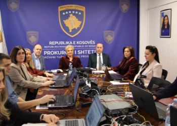 Qalaj viziton dhomën operative për monitorimin e procesit zgjedhor