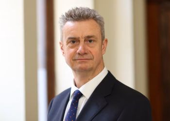 Ambasadori britanik uron Krishtlindjen: Kohë gëzimi, bashkimi dhe shprese