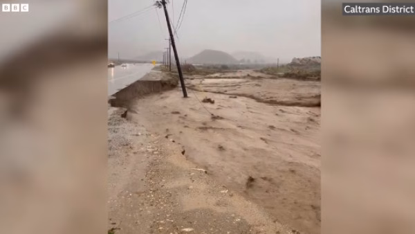Stuhitë e rrëmbyeshme të shiut në Kaliforni lënë tre të vdekur