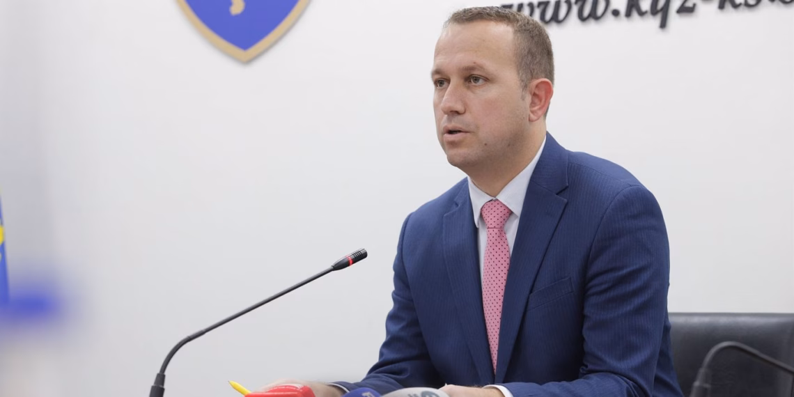 Elezi: Për tri ditë janë shpërndarë me sukses 93% e pakove me fletëvotime për votimin me postë të diasporës