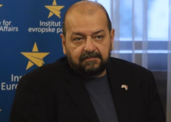 Ish-deputeti serb: Vuçiq ka probleme serioze me Amerikën, Kosova përfiton