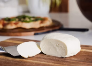 AUV izolon 15 kg djath Mozzarella nga Italia, dyshohet për prani të aflatoksinës M1