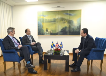Kurti priti në takim të përbashkët ambasadorin e Suedisë dhe Mbretërisë së Bashkuar