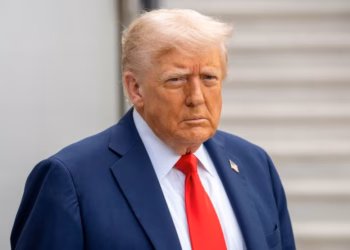 Trump inkurajon protestuesit në Iran të vazhdojnë, sinjalizon ndërhyrje: “Ndihma është rrugës”