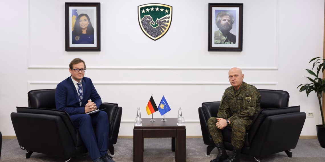 Jashari takohet me Bottcher, diskutojnë për situatën aktuale të sigurisë dhe zhvillimin e FSK-së