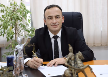 Thaçi nënshkruan vendimin për mbështetje familjeve që strehojnë fëmijët pa përkujdesje prindërore