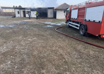 Zjarr në shkollën “Sylejman Vokshi” në Deçan, digjen drutë për ngrohje të objektit