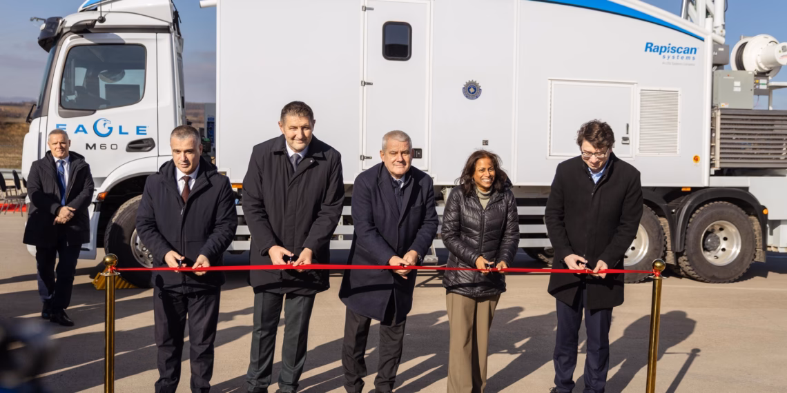 SHBA-të i dhurojnë Kosovës skanerin Rapiscan, ambasada Amerikane: Jemi krenarë që e forcojmë sigurinë kufitare