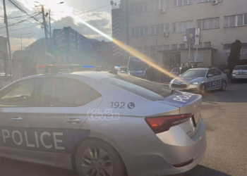 Aksioni në Prizren – Komisionerët e arrestuar dyshohen për falsifikim, kërcënim e ryshfet – 200 policë zhvilluan aksionin