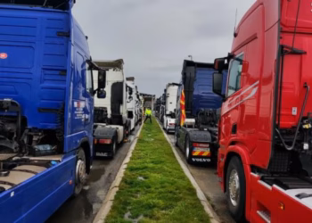 Protestat e transportuesve po rrezikojnë tregtinë, OEK i bën thirrje BE-së për ndërhyrje