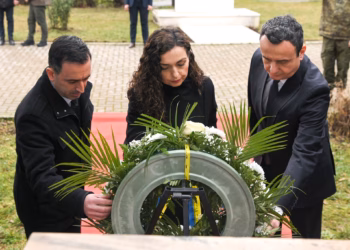 Kurti, Osmani dhe Basha përkujtojnë viktimat e Holokaustit në Prishtinë