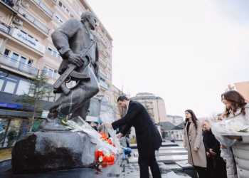 29-vjetori i rënies së heronjve, Krasniqi: Ata ranë që Kosova të mos ndalet në rrugën e lirisë