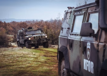 KFOR vazhdon patrullimet në Kosovë për një mjedis të sigurt dhe të qetë