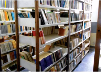 Pagë pa shkuar në punë: Arrestohen drejtori dhe bibliotekisti i një shkolle në Gjilan