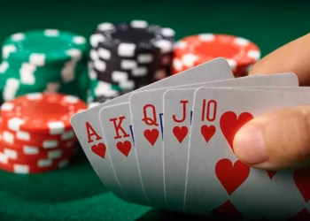 Arrestohet pronari i një lokali në Skenderaj, u kap duke luajtur poker me 14 persona