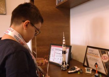 9-vjeçari nga Prishtina triumfon në Olimpiadën Shkencore – i pari në matematikë e i treti në shkencë