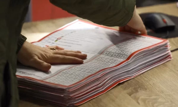 Ftohen mbi 100 zyrtarë për intervistim, dyshohen për manipulim të rezultateve zgjedhore në Prizren
