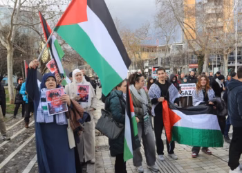 “Jo në emrin tim” – Në Shqipëri protestohet në mbështetje të Palestinës e kundër vizitës së Ramës në Izrael