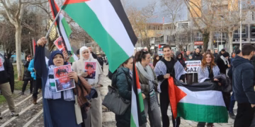 “Jo në emrin tim” – Në Shqipëri protestohet në mbështetje të Palestinës e kundër vizitës së Ramës në Izrael