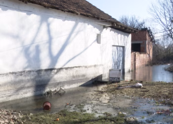 ​Familja nga Obiliqi fajëson qytetarët për vërshimet, bllokuan shtratin dhe urat e Sitnicës