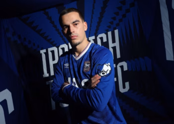 Zyrtare: Anis Mehmeti befason me skuadrën e re, prezantohet te Ipswich Town