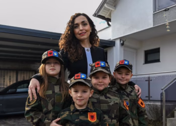 Osmani viziton familjet e viktimave të Masakrës së Reçakut: Dhimbja është shndërruar në qëndresë