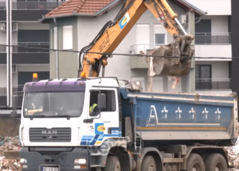 Si u dogj ekskavatori që po i rrënonte objektet pa leje në Mitrovicë? – Faton Peci ka një mesazh