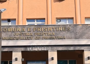 Tre zyrtarë të Komunës së Prishtinës arrestohen për keqpërdorim detyre dhe ryshfet